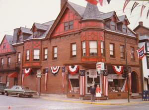 E. K. Eisenhart Jr. and Caroline Hewitt Eisenhart in front of Eisenhart Drugs